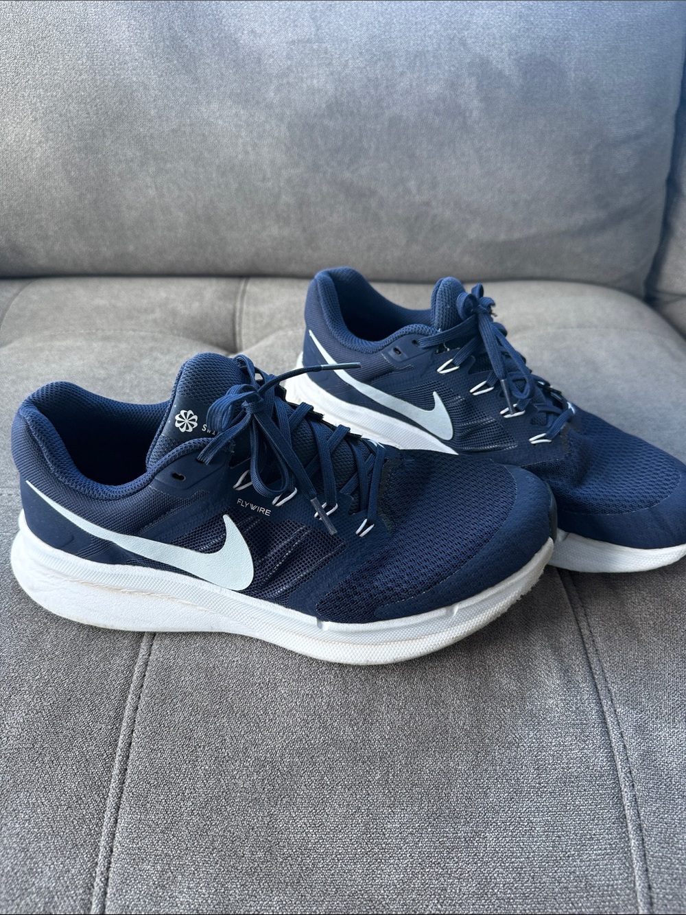 Nike Men's Navy and White Flywire Running Sneakers
